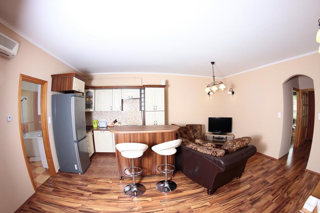 Balm Apartman Эгер Экстерьер фото